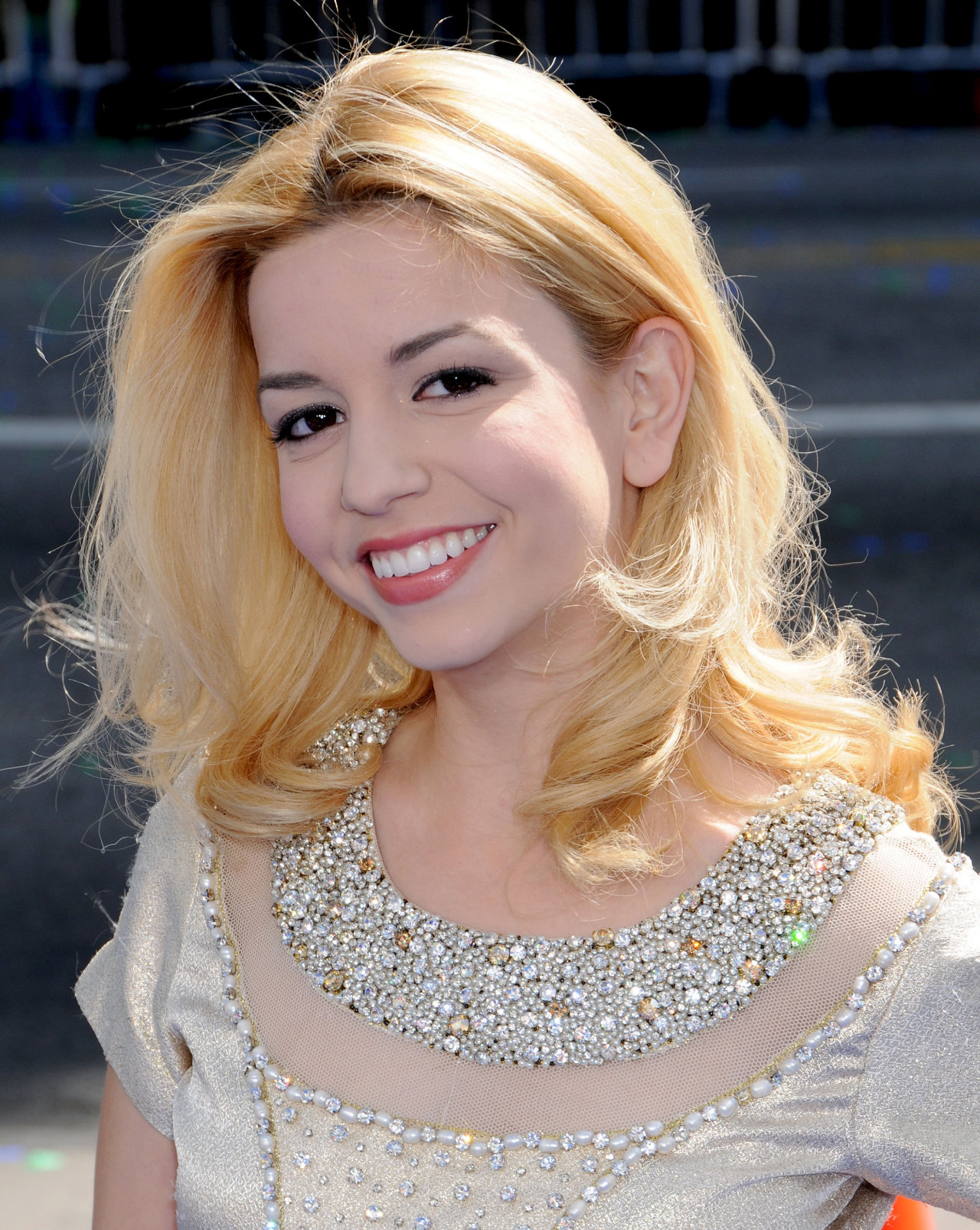 Popular Masiela Lusha pictures, photos, images.