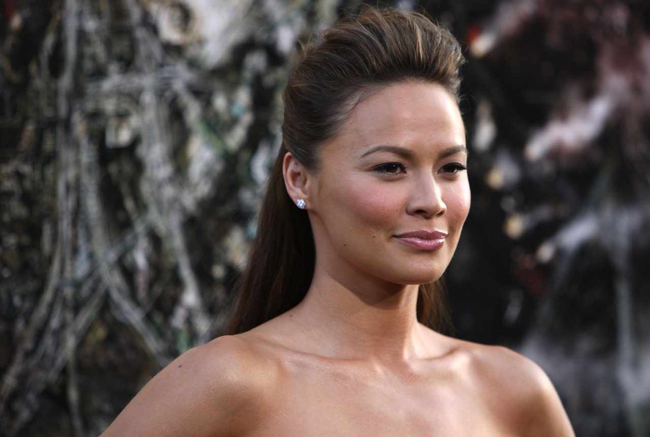 Moon Bloodgood - Picture
